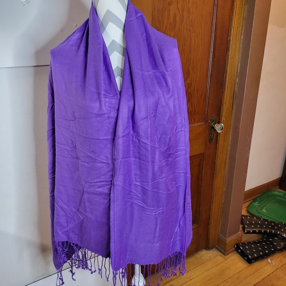 Womens purple Pashmina with fringed ends